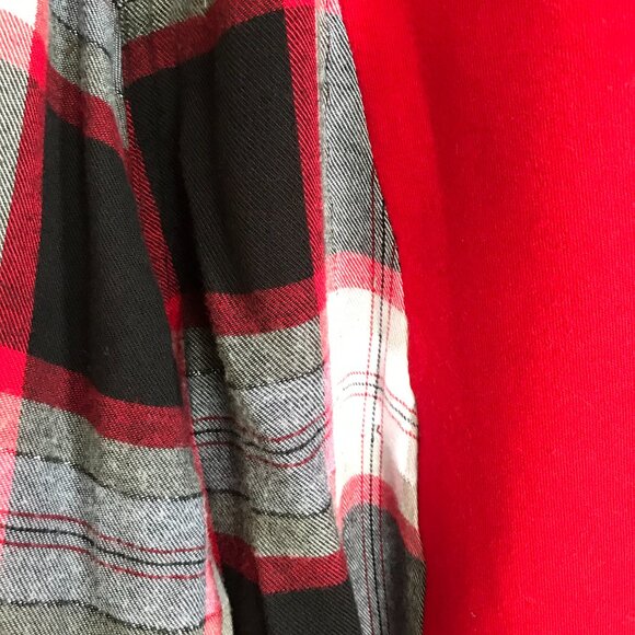 Reworked Flannel Tee, Size S-M: Upcycled Oversized Winter Graphic Sweatshirt - Picture 5 of 11